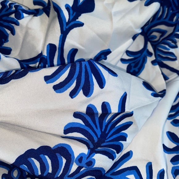 NEW INVENTORY 🌺Allover Print Lantern Sleeve Blouse🌺 - Picture 7 of 7